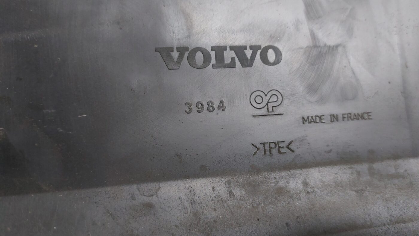 Ieplūdes gaisa deflektors/Difuzors priekš VOLVO S40 2004 Black