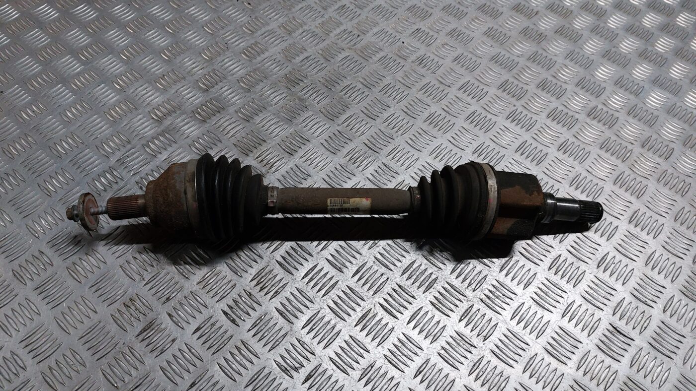 Pusass priekšējā kreisā priekš VOLVO S40 2004 Black 1 Pusass priekšējā kreisā priekš VOLVO S40 2004 Black