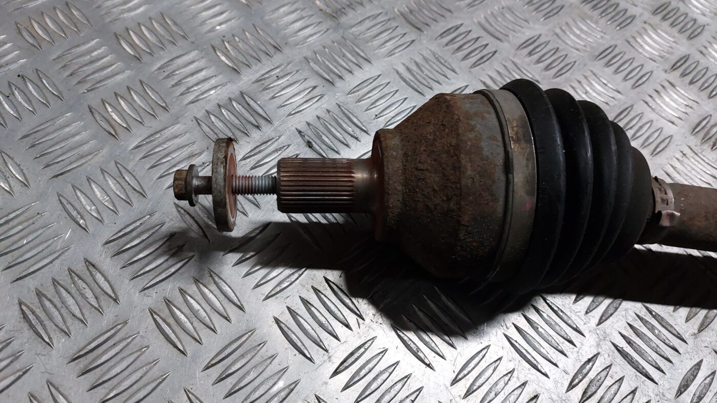 Pusass priekšējā kreisā priekš VOLVO S40 2004 Black 2 Pusass priekšējā kreisā priekš VOLVO S40 2004 Black