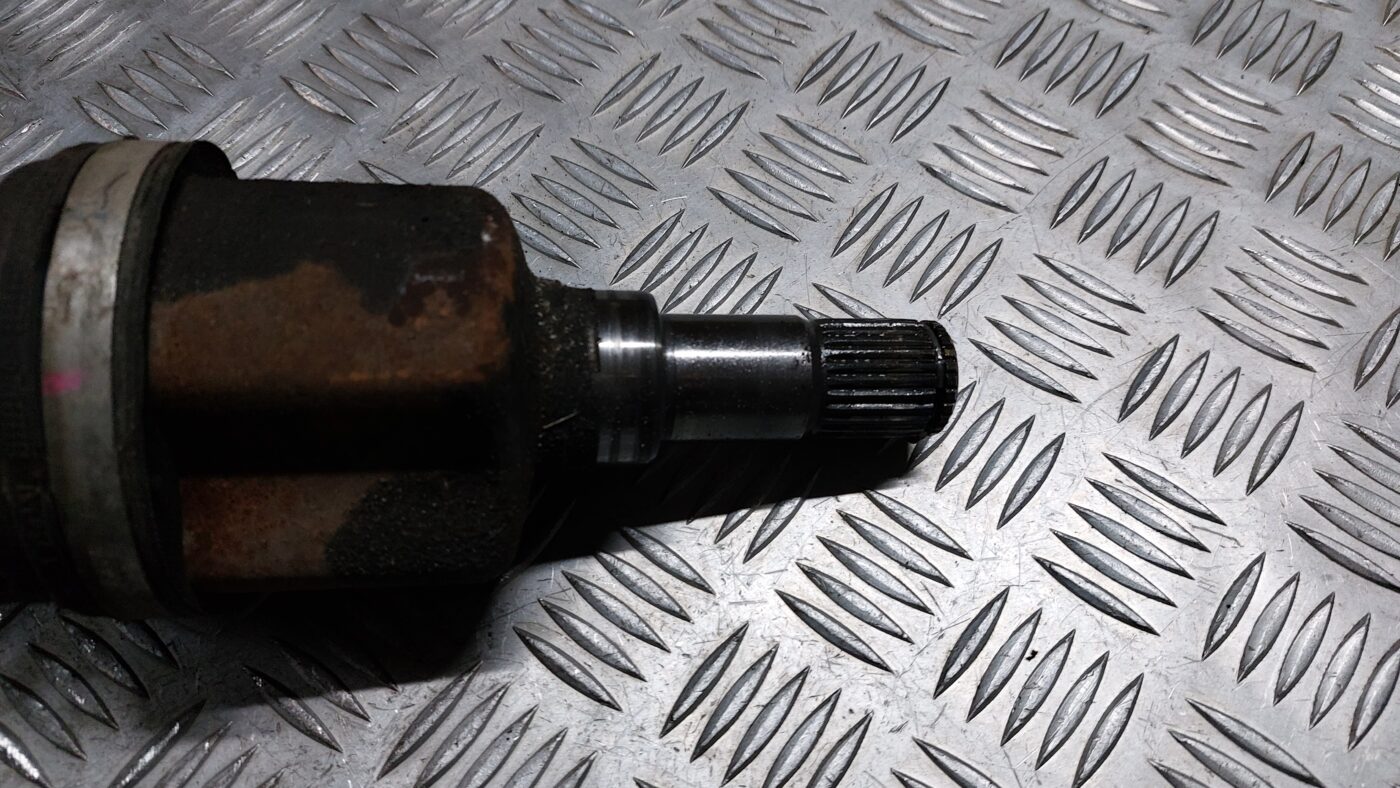 Pusass priekšējā kreisā priekš VOLVO S40 2004 Black 3 Pusass priekšējā kreisā priekš VOLVO S40 2004 Black