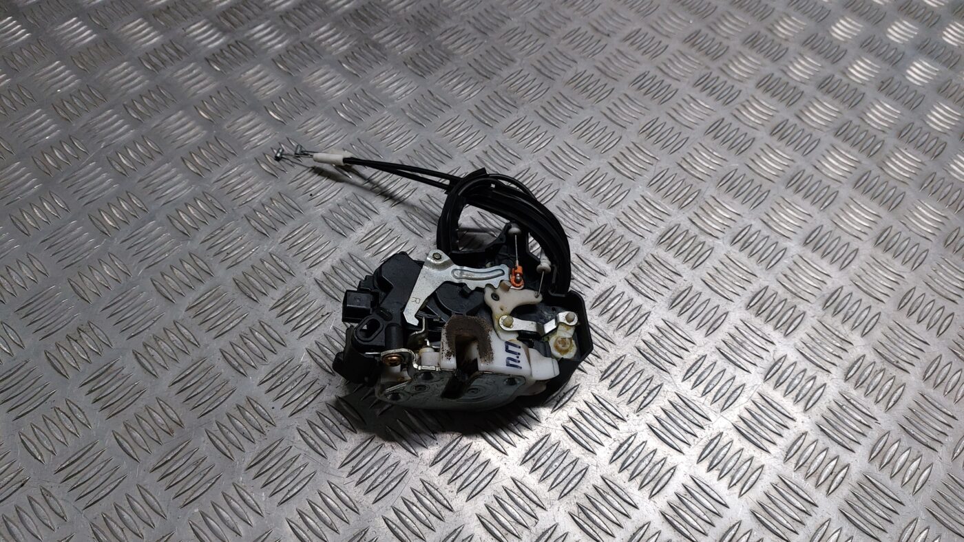 Priekšējo labo durvju slēdzene priekš MITSUBISHI COLT 2007