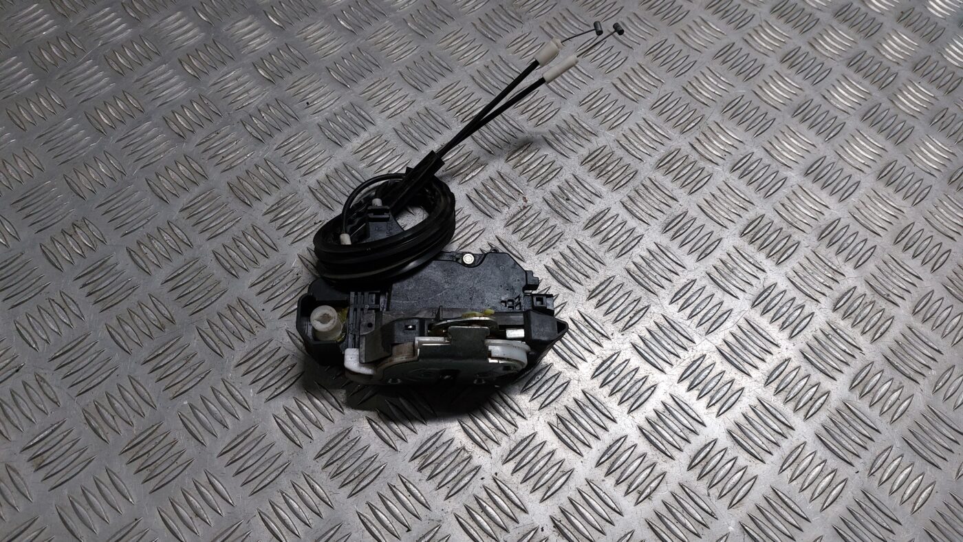 Priekšējo labo durvju slēdzene priekš MITSUBISHI COLT 2007