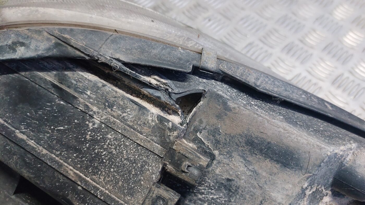 Priekšējais kreisais lukturis priekš MITSUBISHI COLT 2007