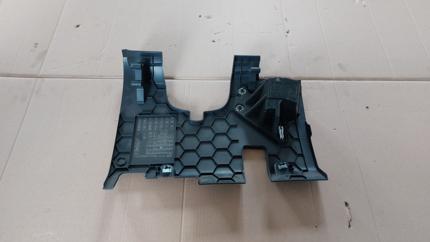 Mērinstrumentu paneļa apdare (zem stūres) priekš MITSUBISHI COLT 2007 2 Mērinstrumentu paneļa apdare (zem stūres) priekš MITSUBISHI COLT 2007