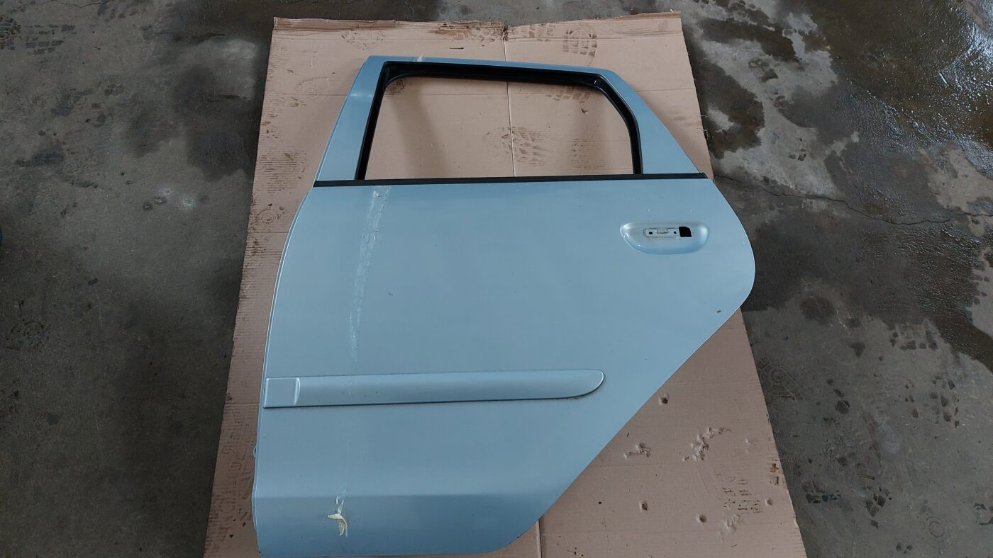 Aizmugurējās kreisās durvis priekš MITSUBISHI COLT 2007 1 Aizmugurējās kreisās durvis priekš MITSUBISHI COLT 2007