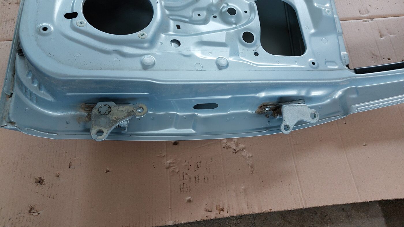 Aizmugurējās kreisās durvis priekš MITSUBISHI COLT 2007 3 Aizmugurējās kreisās durvis priekš MITSUBISHI COLT 2007