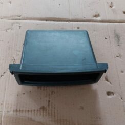 Mantu glabāšanas nodalījums centrā priekš MITSUBISHI COLT 2007