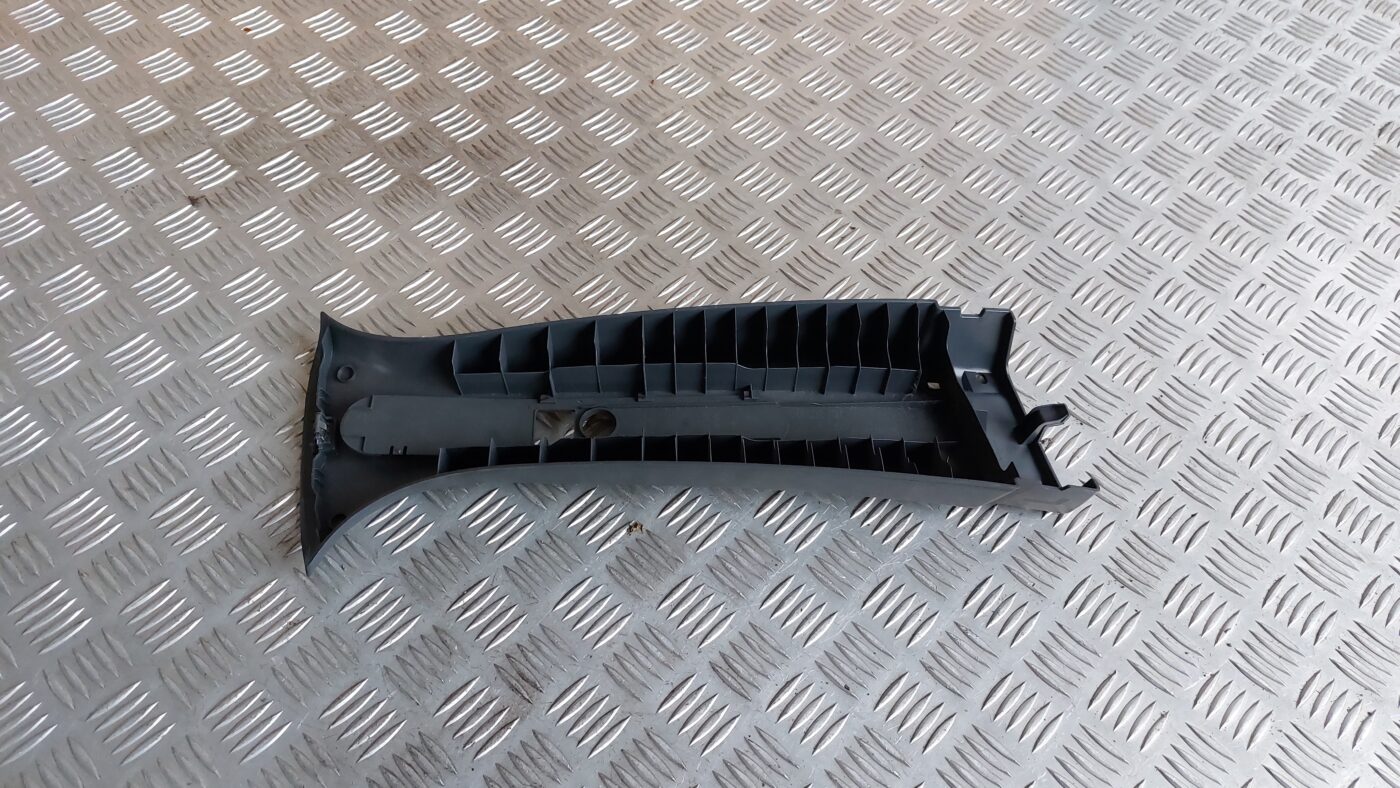 Vidējas salona statnes apdare priekš MITSUBISHI COLT 2007