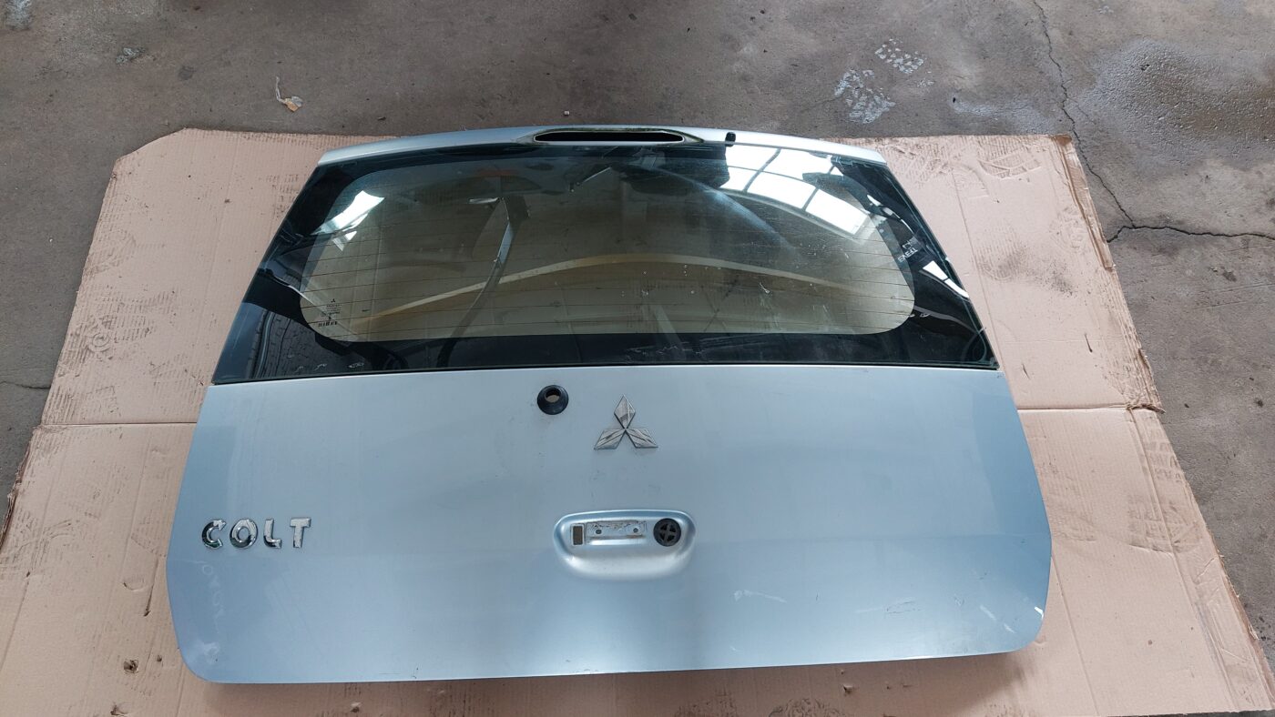 Bagāžnieka vāks priekš MITSUBISHI COLT 2007 1 Bagāžnieka vāks priekš MITSUBISHI COLT 2007