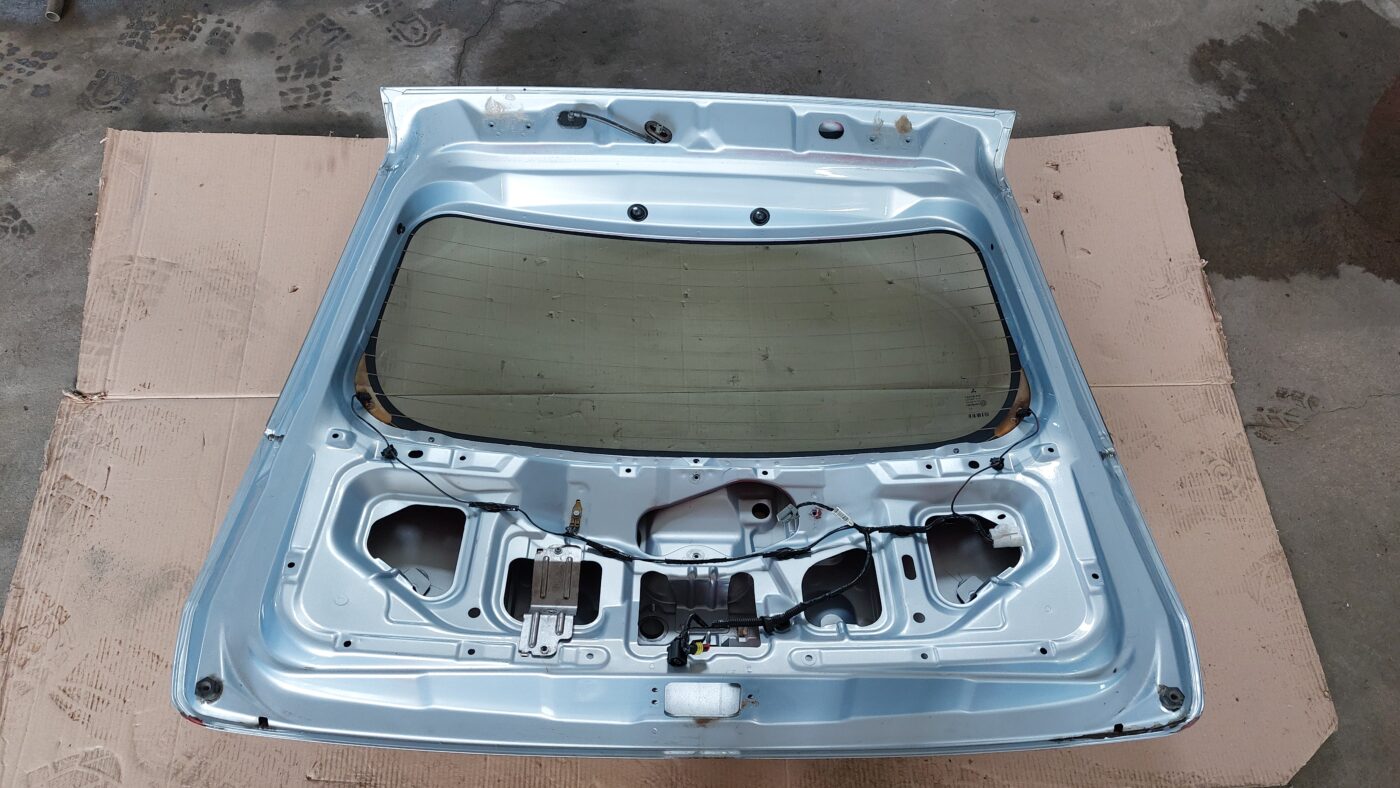 Bagāžnieka vāks priekš MITSUBISHI COLT 2007 4 Bagāžnieka vāks priekš MITSUBISHI COLT 2007