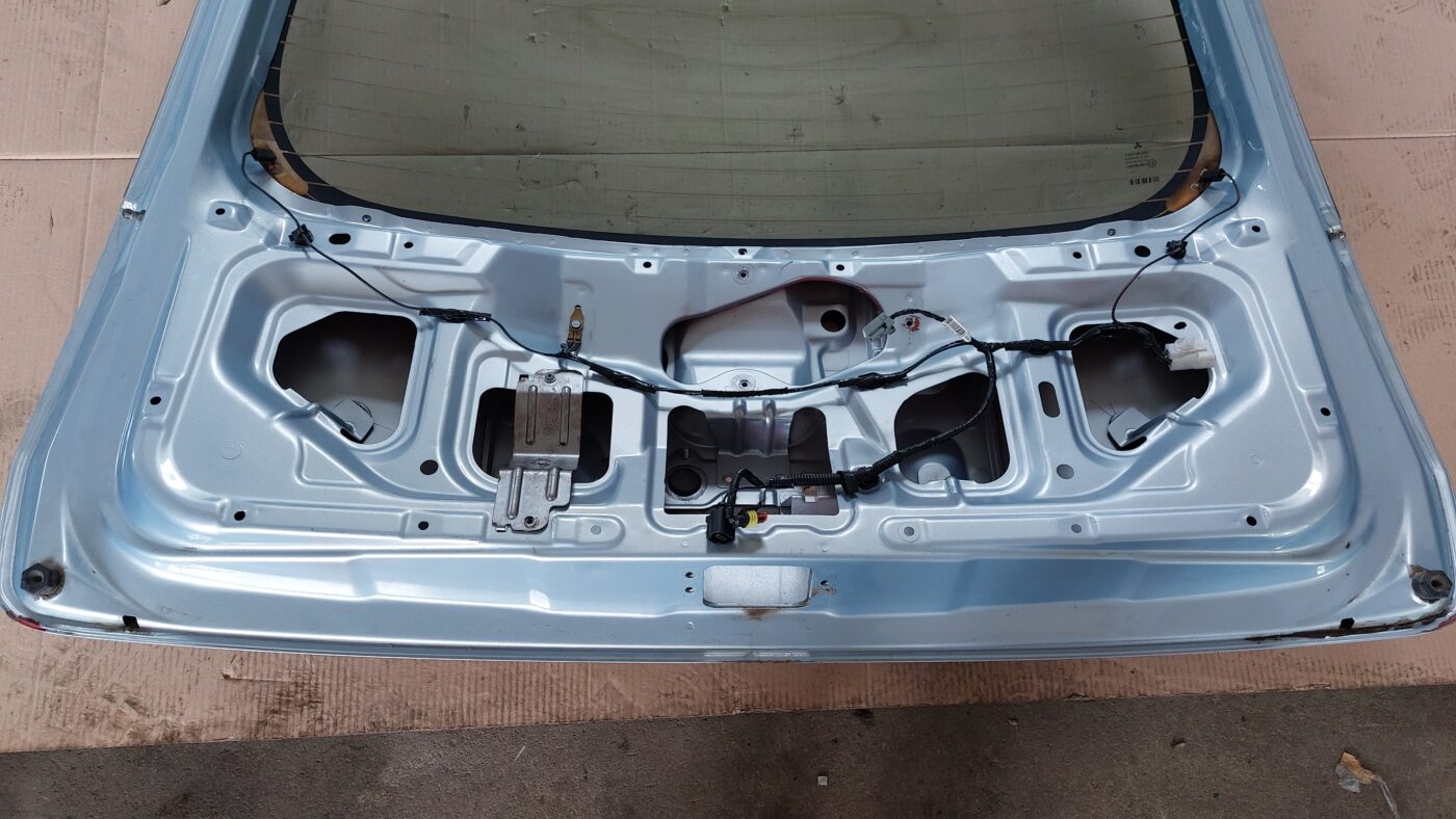 Bagāžnieka vāks priekš MITSUBISHI COLT 2007 5 Bagāžnieka vāks priekš MITSUBISHI COLT 2007