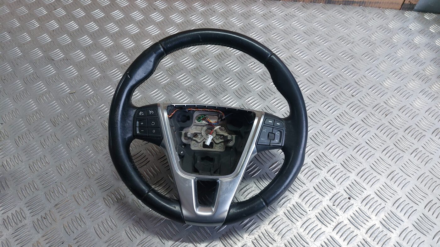 Stūre priekš VOLVO V60 2012 1 Stūre priekš VOLVO V60 2012