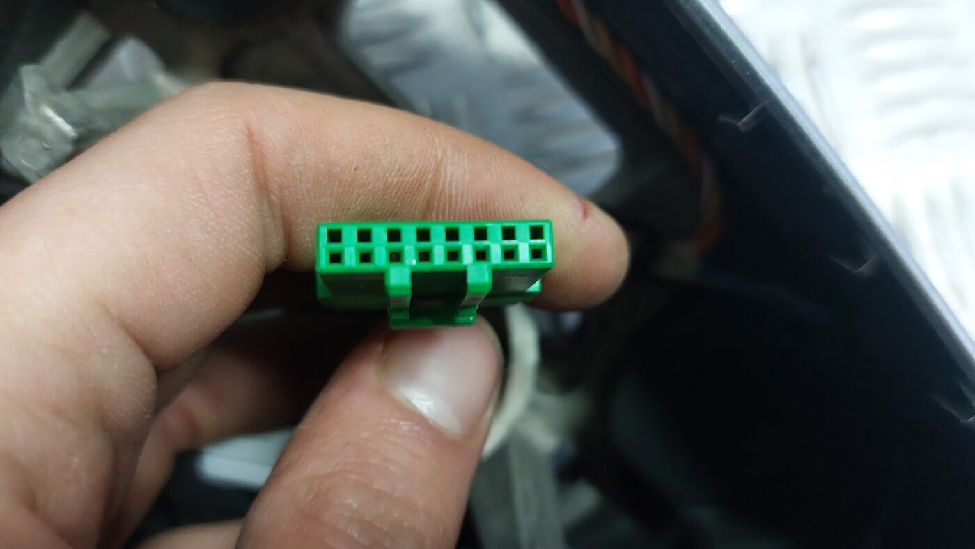 Stūre priekš VOLVO V60 2012 3 Stūre priekš VOLVO V60 2012