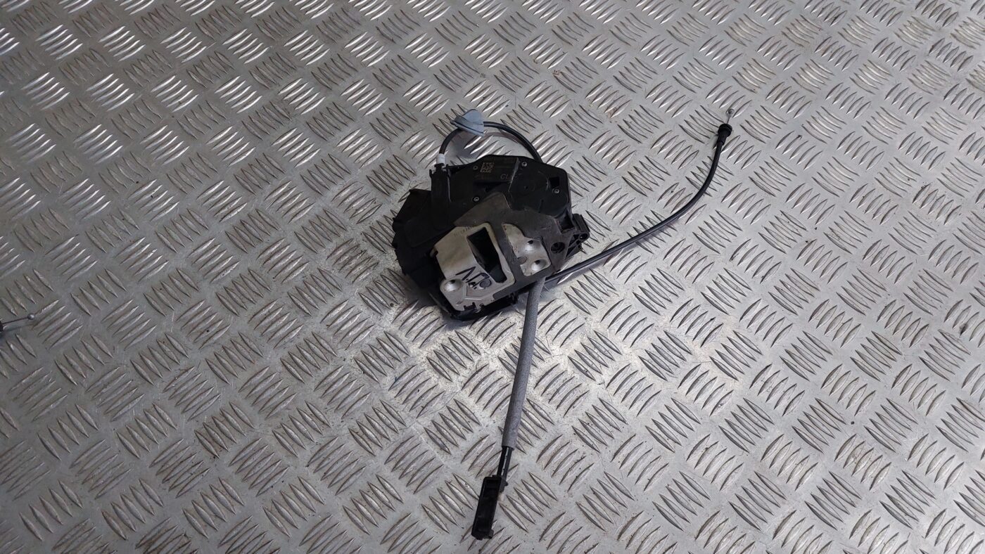 Priekšējo kreiso durvju slēdzene priekš VOLVO V60 2012 1 Priekšējo kreiso durvju slēdzene priekš VOLVO V60 2012