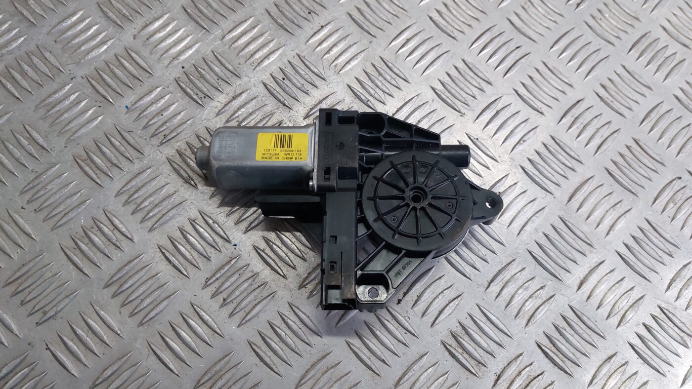 Elektrisko stiklu motors priekš VOLVO V60 2012 2 Elektrisko stiklu motors priekš VOLVO V60 2012