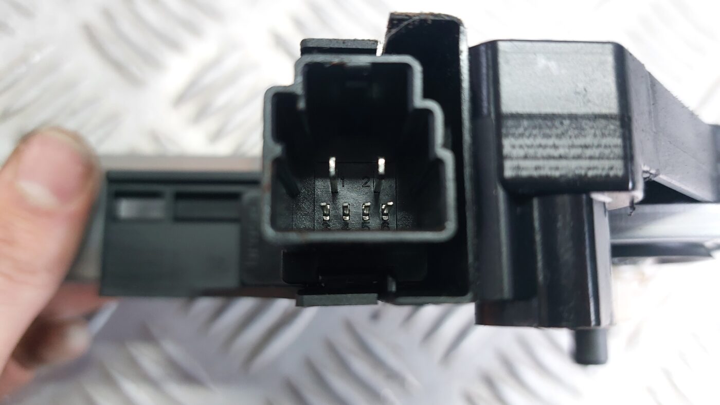 Elektrisko stiklu motors priekš VOLVO V60 2012 3 Elektrisko stiklu motors priekš VOLVO V60 2012