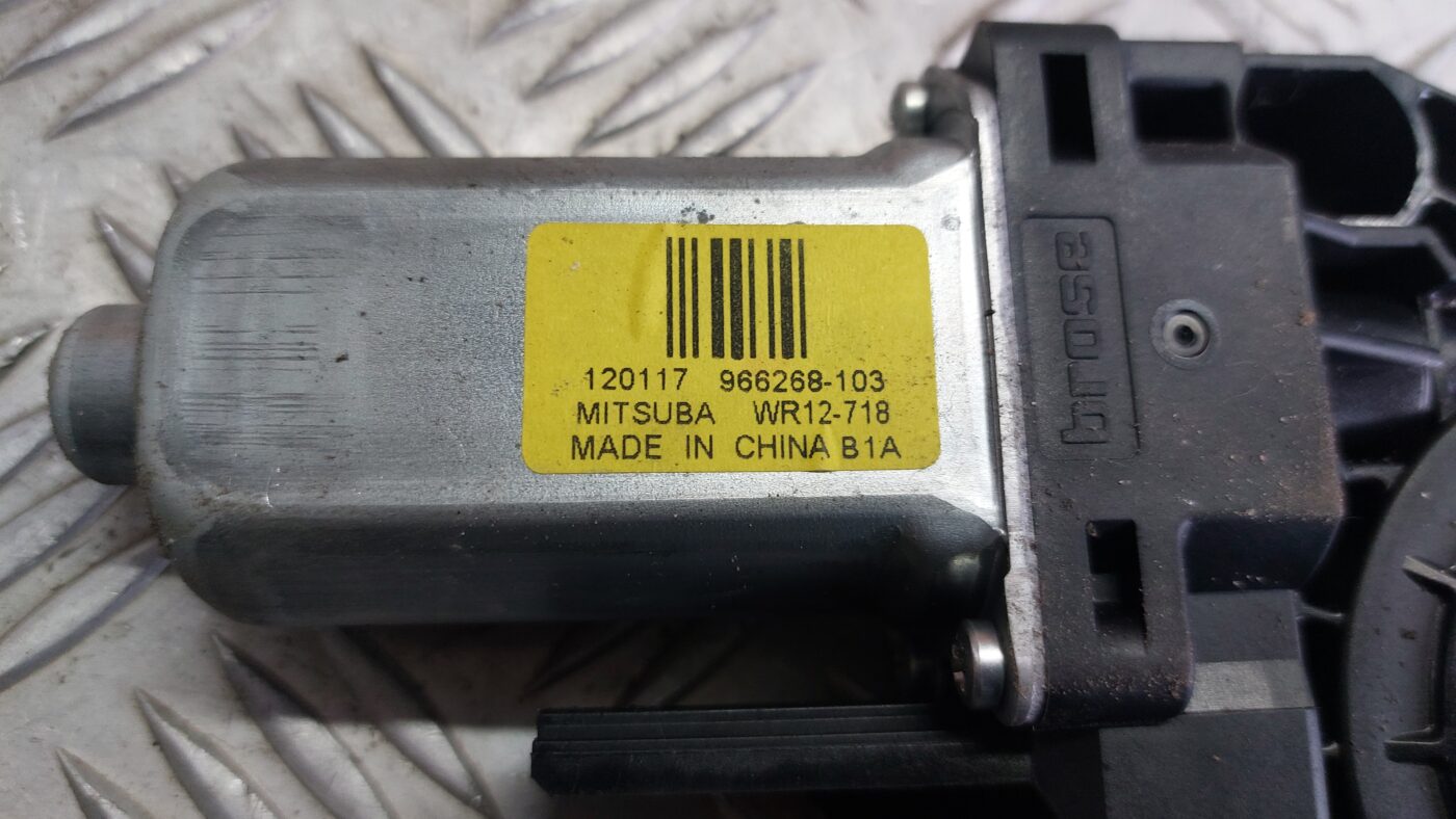 Elektrisko stiklu motors priekš VOLVO V60 2012 4 Elektrisko stiklu motors priekš VOLVO V60 2012