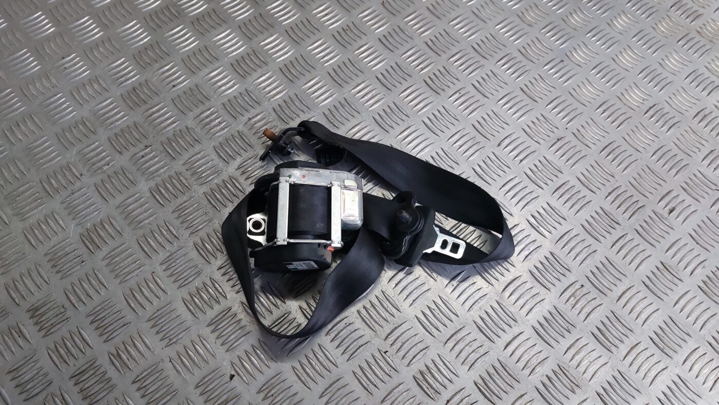 Aizmugurējā labā drošības josta priekš VOLVO V60 2012 1 Aizmugurējā labā drošības josta priekš VOLVO V60 2012