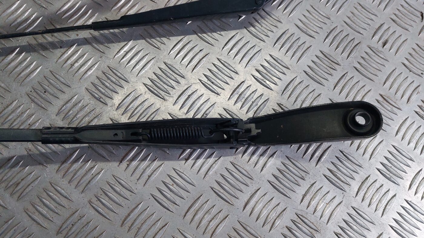 Vējstikla slotu turētāju komplekts priekš VOLVO V60 2012