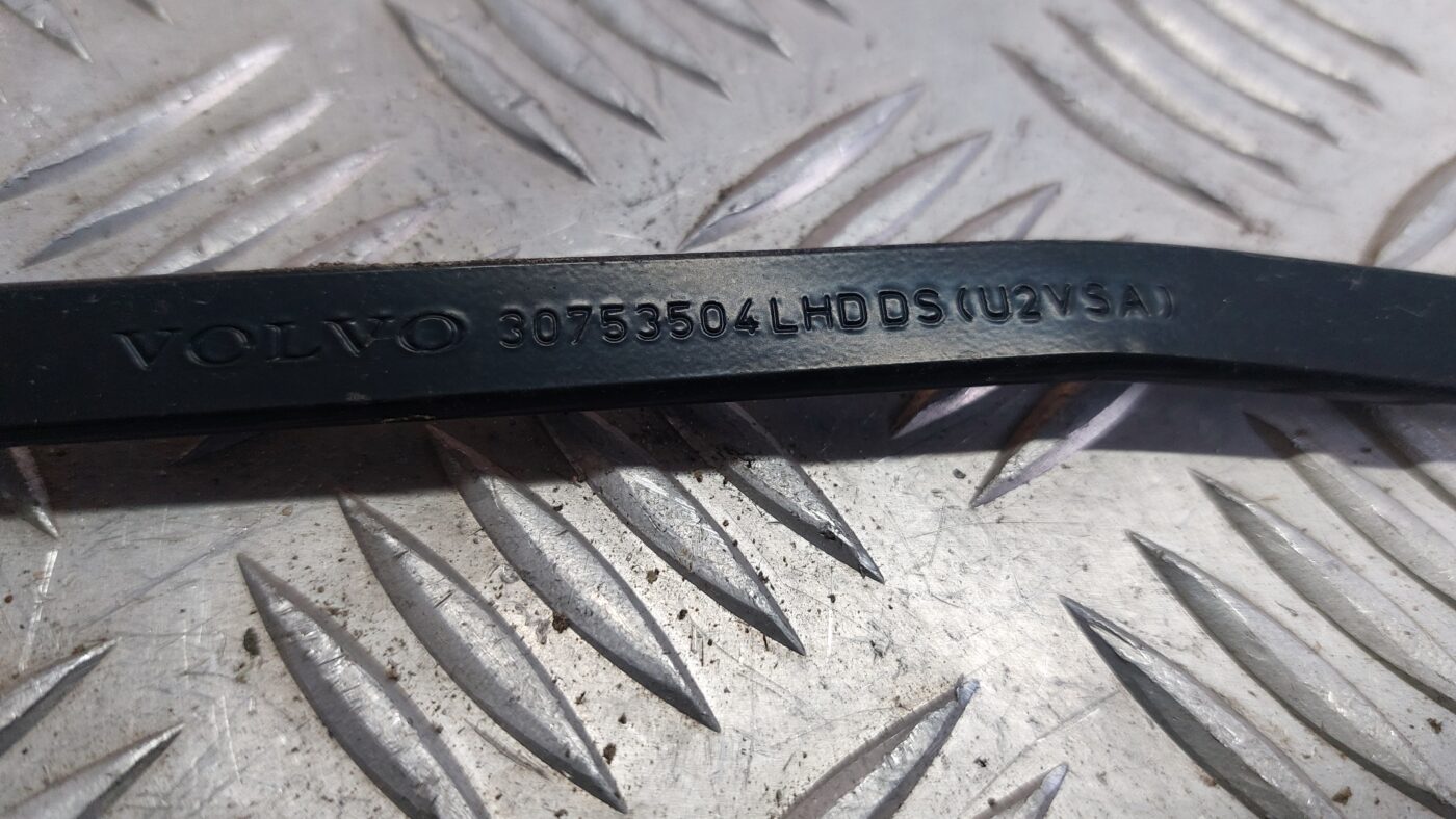 Vējstikla slotu turētāju komplekts priekš VOLVO V60 2012