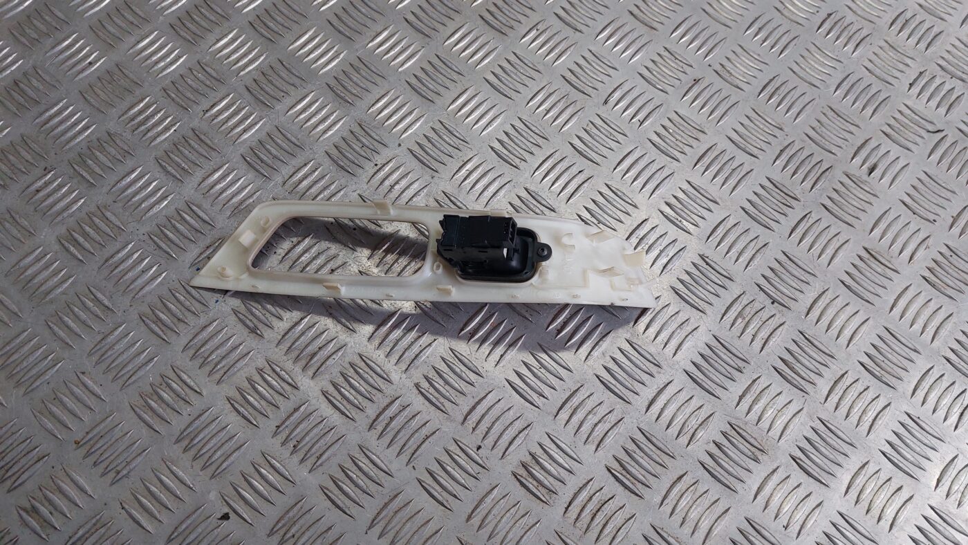 Pasažiera durvju slēdža pogas priekš VOLVO V60 2012 2 Pasažiera durvju slēdža pogas priekš VOLVO V60 2012