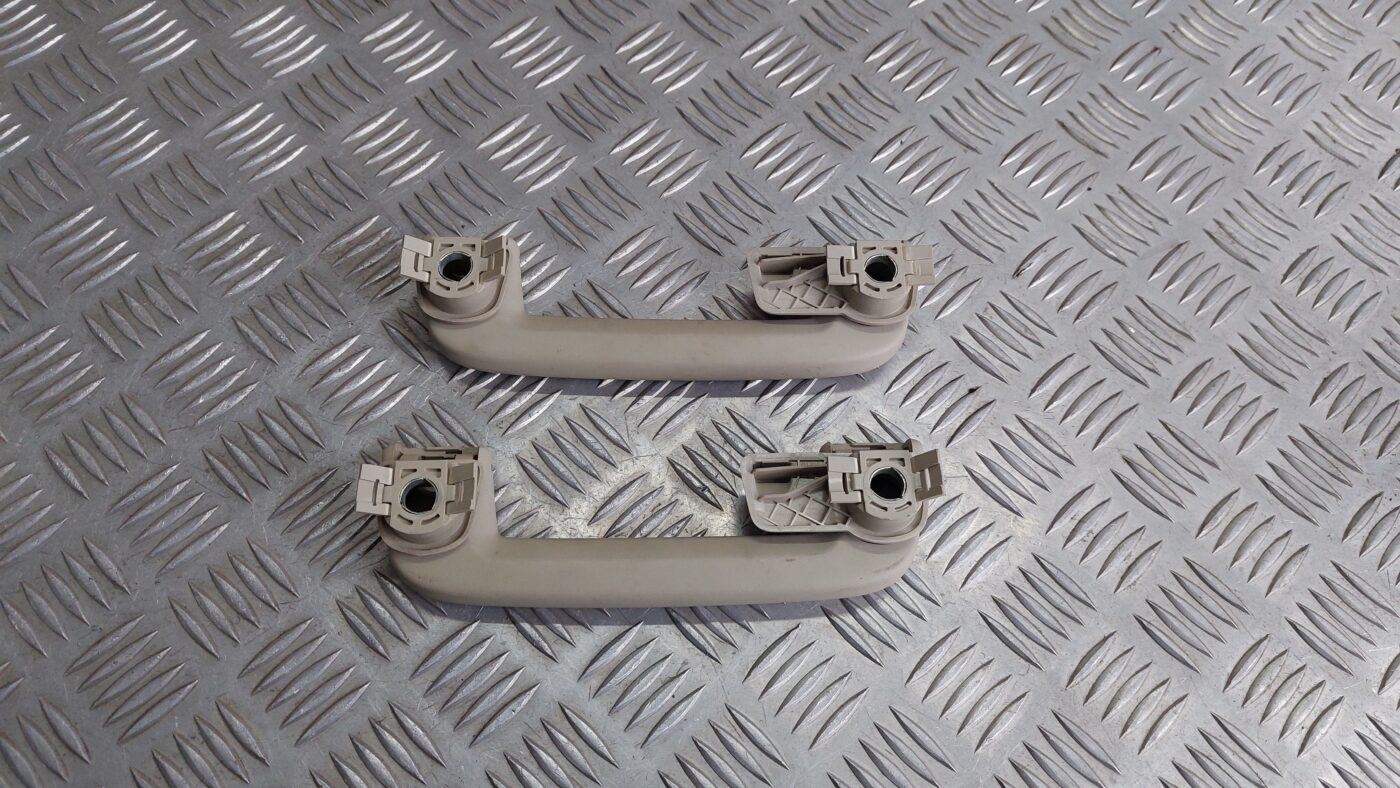 Salona rokturis griestos priekš VOLVO V60 2012 2 Salona rokturis griestos priekš VOLVO V60 2012