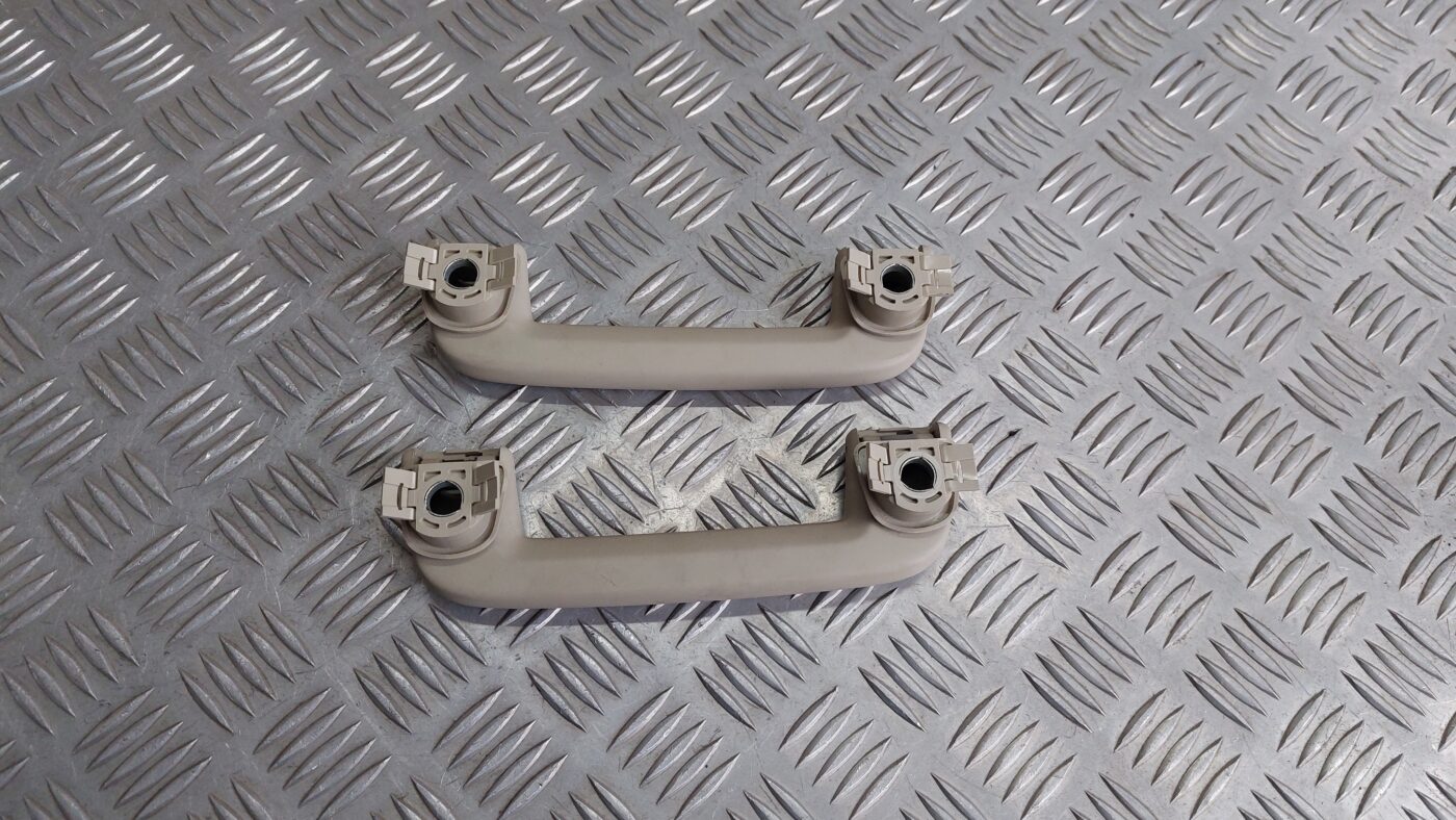 Salona rokturis griestos priekš VOLVO V60 2012 2 Salona rokturis griestos priekš VOLVO V60 2012