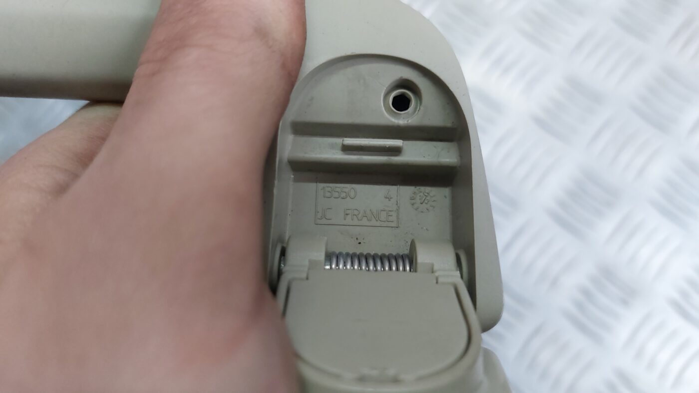 Salona rokturis griestos priekš VOLVO V60 2012 3 Salona rokturis griestos priekš VOLVO V60 2012