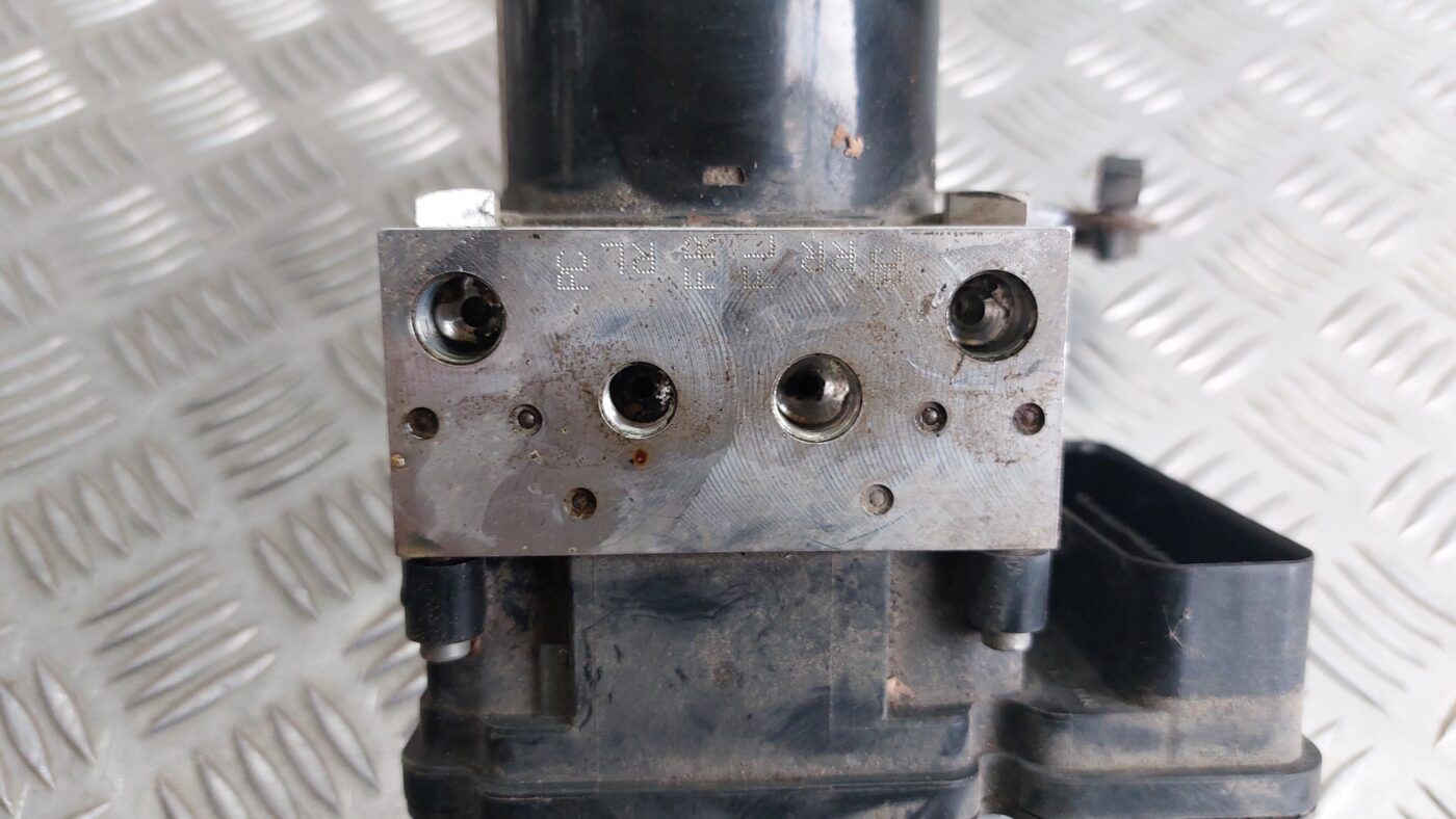 ABS bloks priekš VOLVO V60 2012 2 ABS bloks priekš VOLVO V60 2012