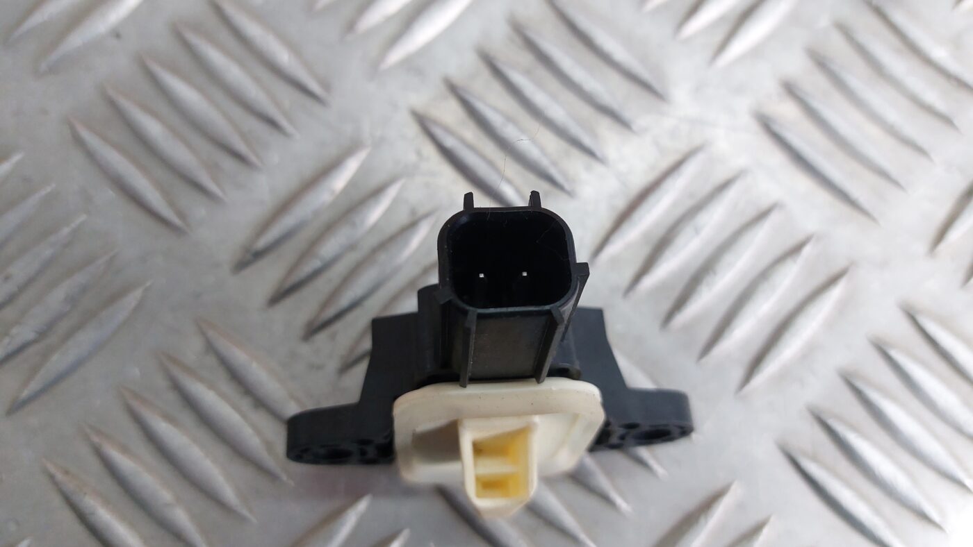 Drošības spilvena trieciensensors priekš VOLVO V60 2012 3 Drošības spilvena trieciensensors priekš VOLVO V60 2012