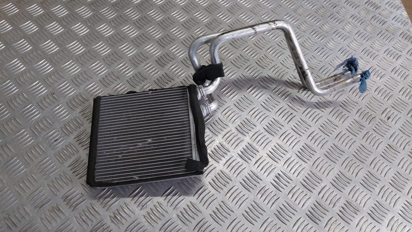 Apsildes sistēmas radiators priekš VOLVO V60 2012 1 Apsildes sistēmas radiators priekš VOLVO V60 2012