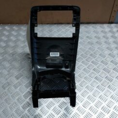 Centrālās konsoles iekšējā plastmasa priekš VOLVO V60 2012