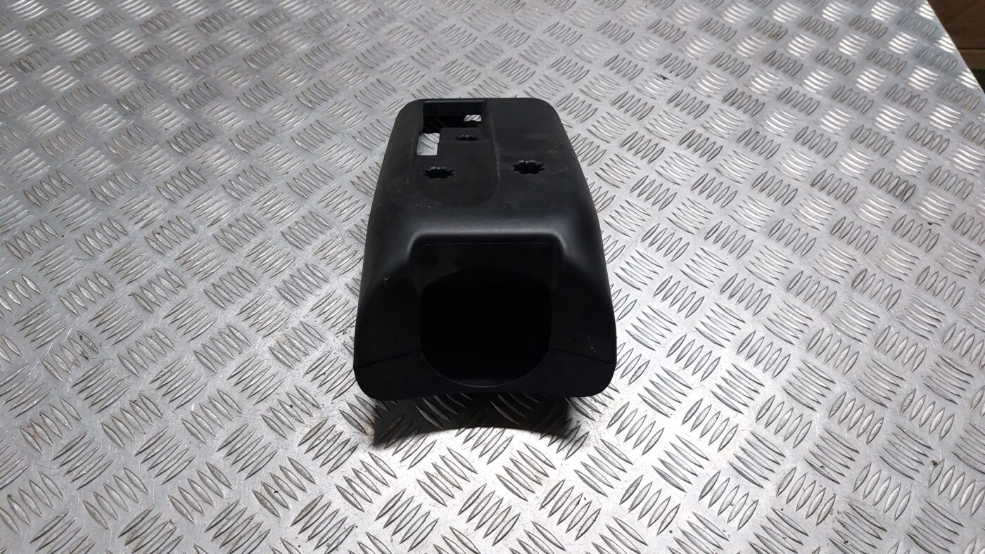 Stūres statnes putekļu aizsargs (salonā) priekš VOLVO V60 2012 1 Stūres statnes putekļu aizsargs (salonā) priekš VOLVO V60 2012