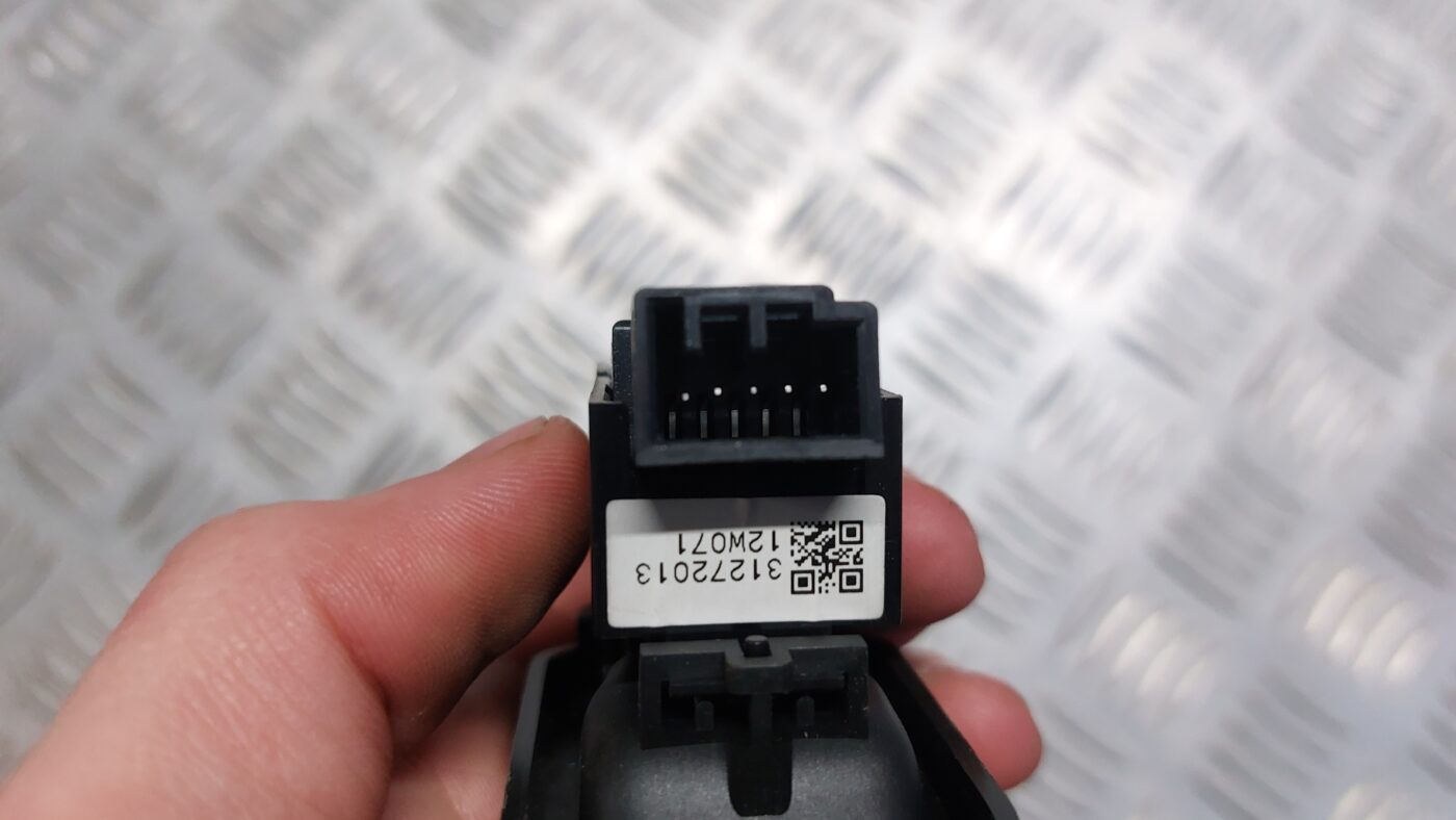 Stikla pacelšanas poga priekš VOLVO V60 2012