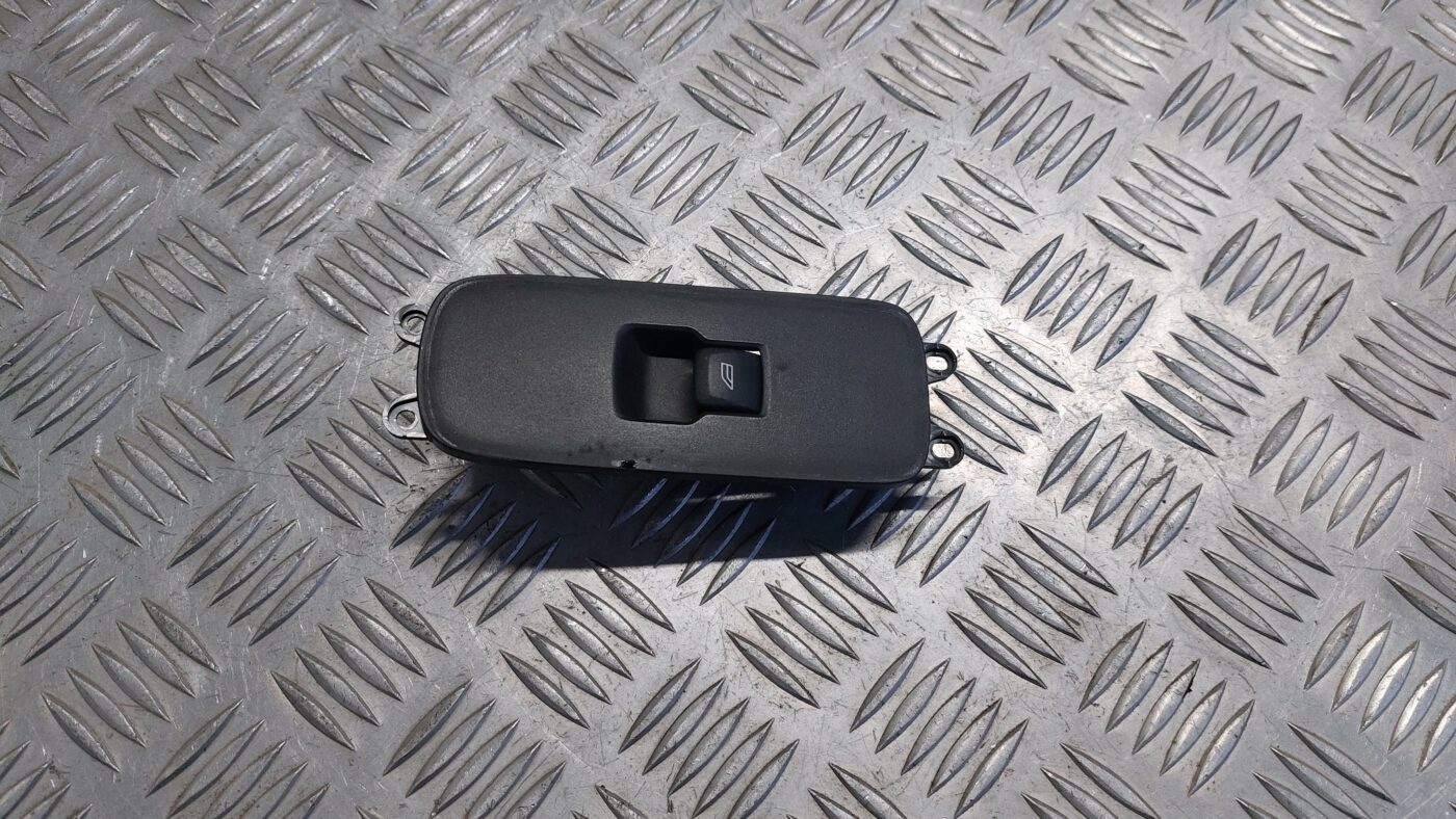 Stikla pacelšanas poga priekš VOLVO V60 2012