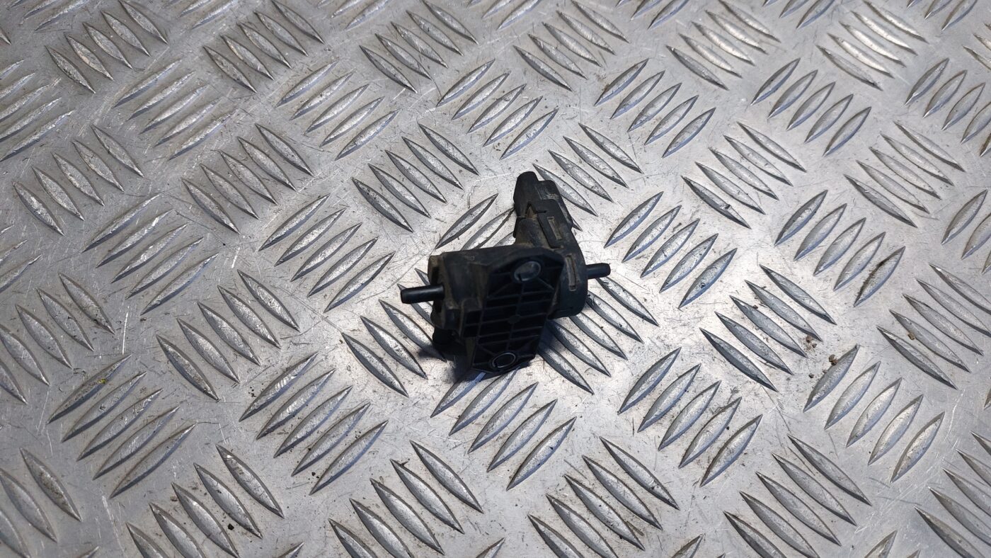 Solenoīda vakuuma vārsts priekš VOLVO V60 2012 2 Solenoīda vakuuma vārsts priekš VOLVO V60 2012