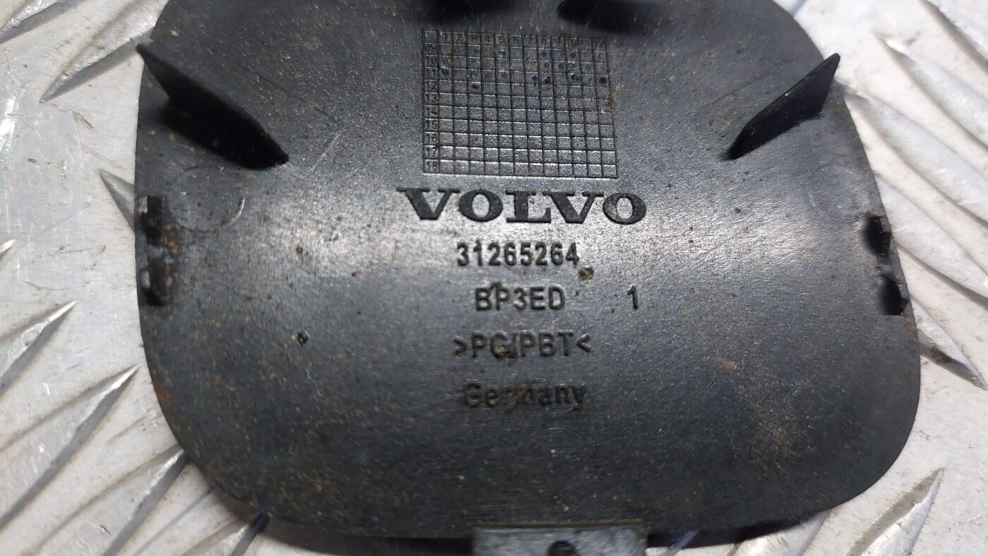 Priekšēja bufera vilkšanas āķa vāks priekš VOLVO V60 2012 3 Priekšēja bufera vilkšanas āķa vāks priekš VOLVO V60 2012