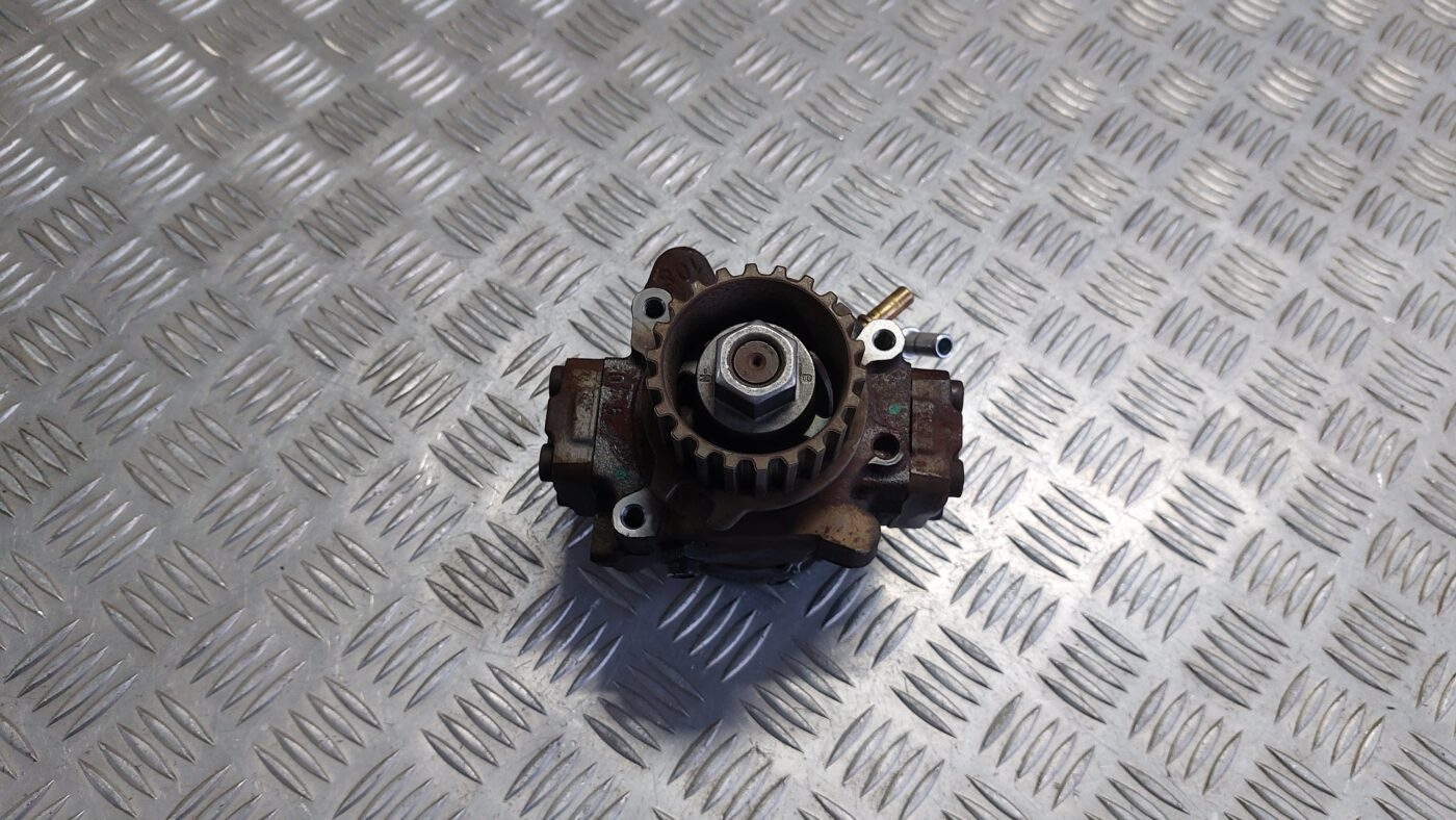 Augstspiediena degvielas sūknis priekš VOLVO V60 2012 1 Augstspiediena degvielas sūknis priekš VOLVO V60 2012