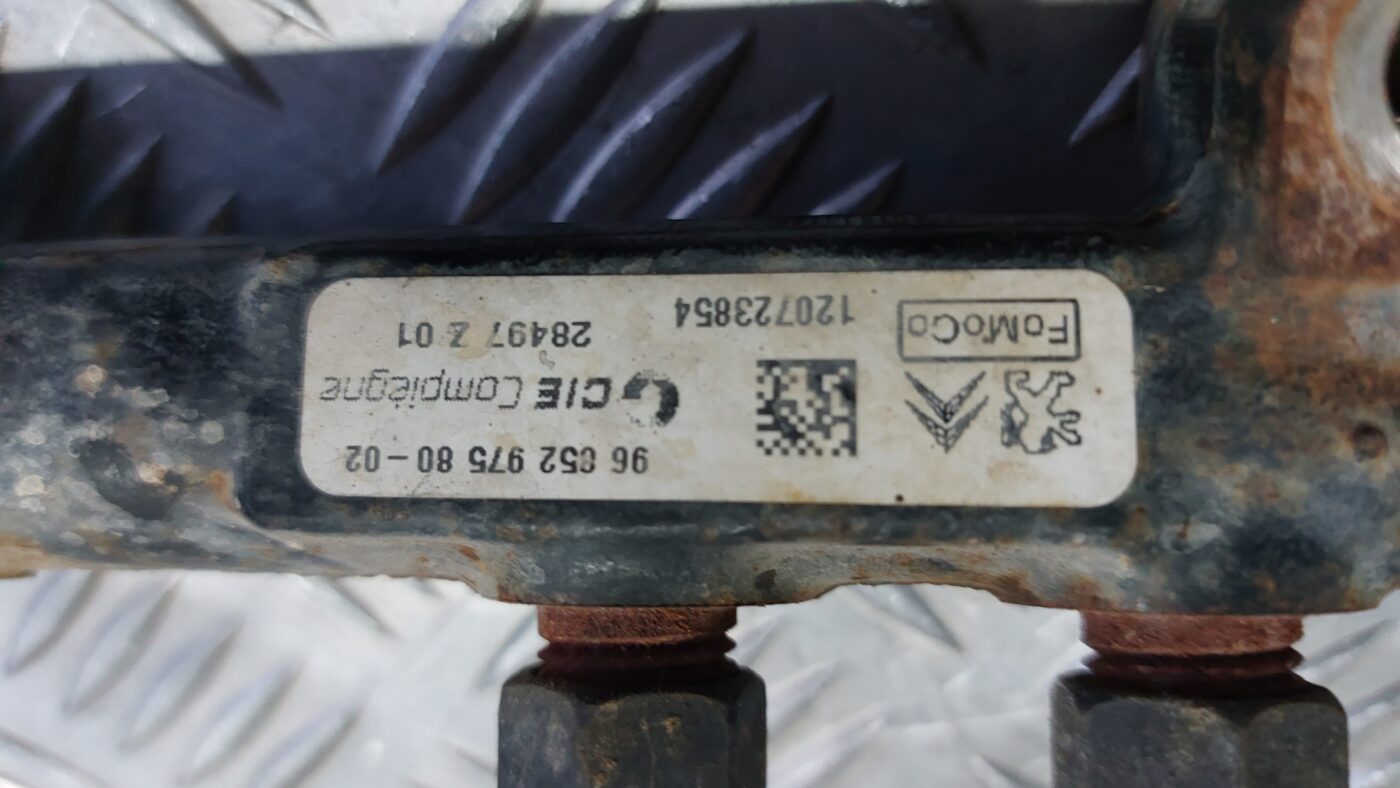 Degvielas sadales caurule priekš VOLVO V60 2012