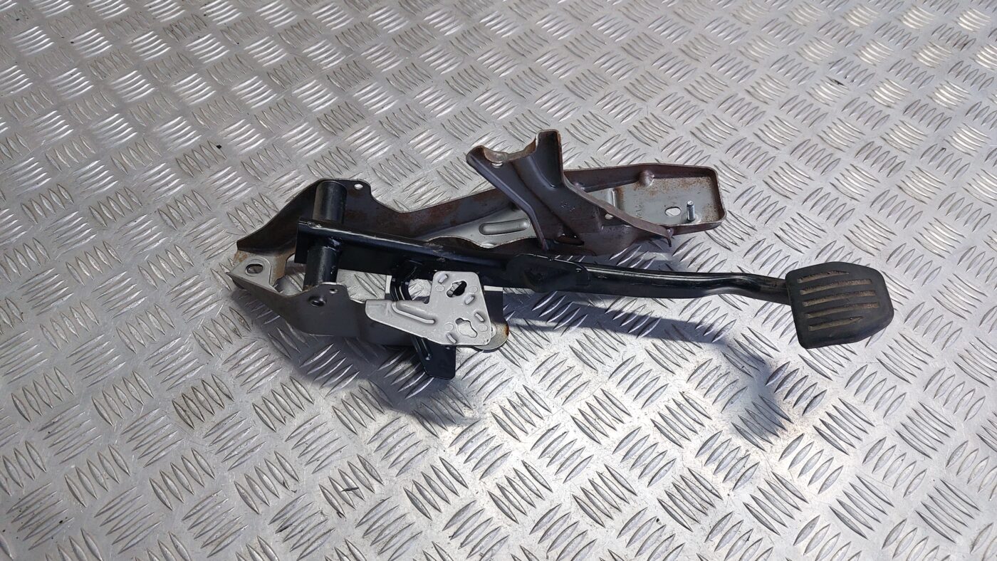 Bremžu pedālis priekš VOLVO V60 2012 1 Bremžu pedālis priekš VOLVO V60 2012