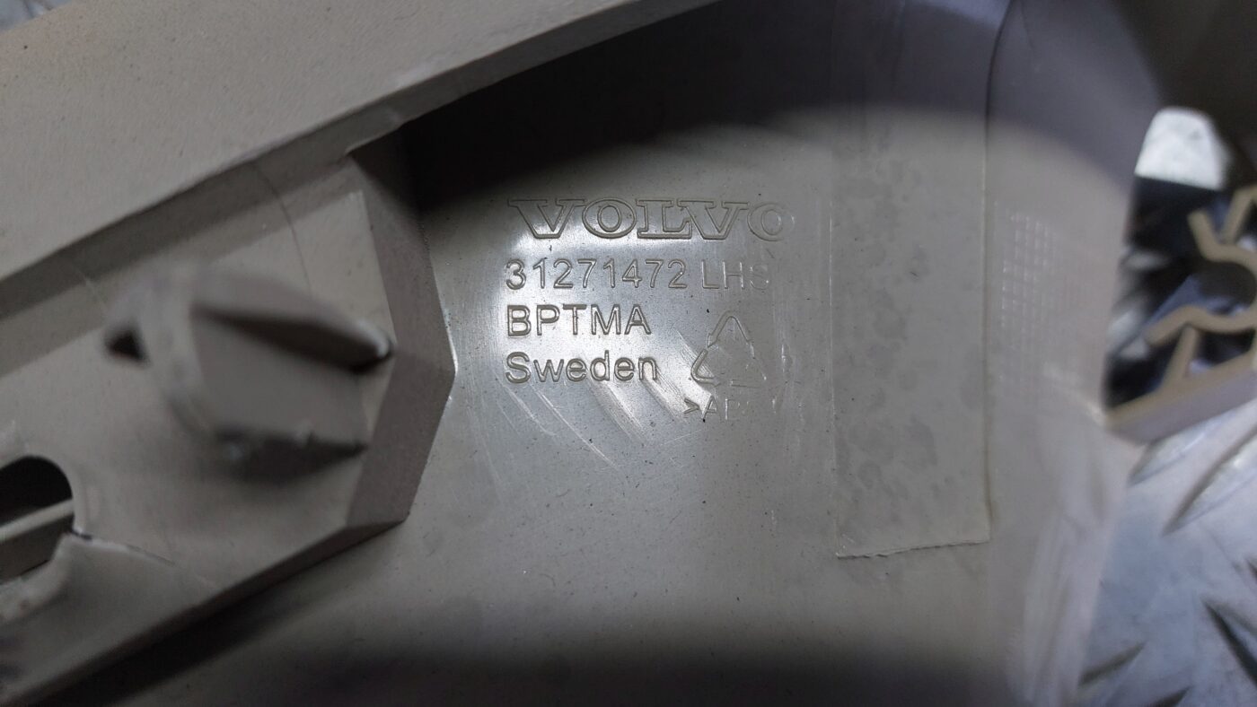 Bagāžnieka vāka apdare priekš VOLVO V60 2012