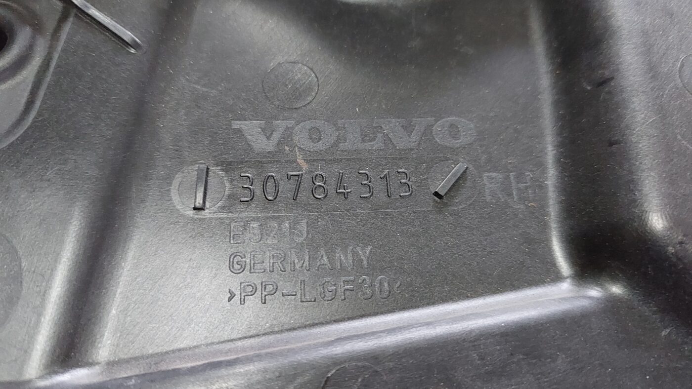 Stikla pacelšanas mehānisma panele priekš VOLVO V60 2012 4 Stikla pacelšanas mehānisma panele priekš VOLVO V60 2012