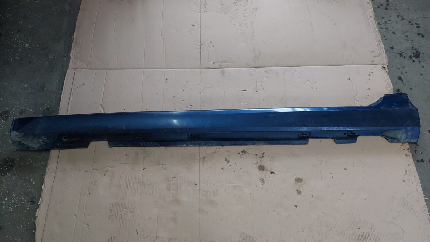 Ārēja sliekšņa kreisa uzlika priekš VOLVO V60 2012 1 Ārēja sliekšņa kreisa uzlika priekš VOLVO V60 2012