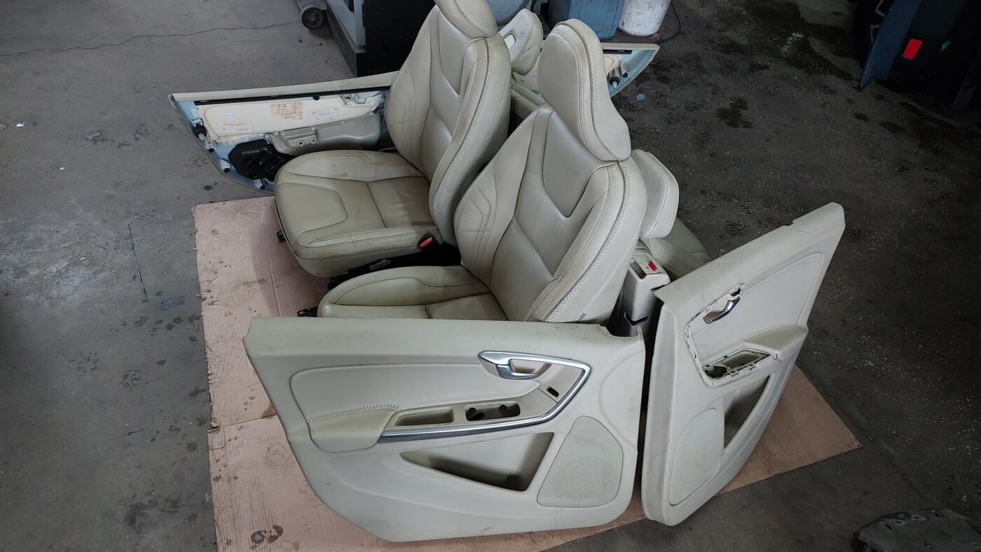 Sēdekļu komplekts priekš VOLVO V60 2012 2 Sēdekļu komplekts priekš VOLVO V60 2012