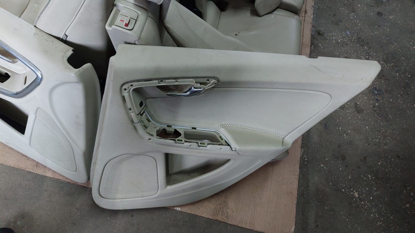 Sēdekļu komplekts priekš VOLVO V60 2012 4 Sēdekļu komplekts priekš VOLVO V60 2012