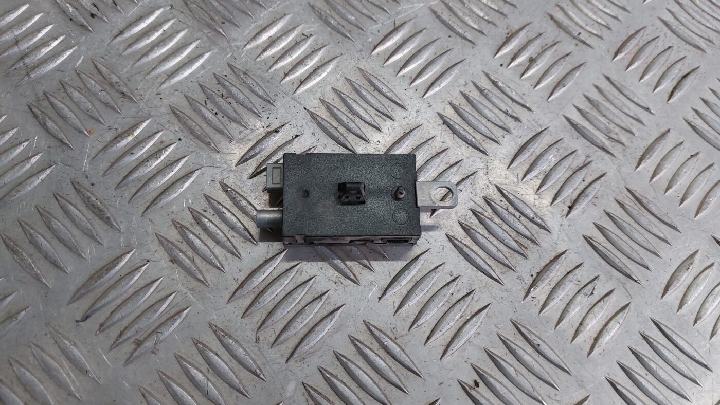 Antenas pastiprinātāja bloks priekš VOLVO V60 2012 2 Antenas pastiprinātāja bloks priekš VOLVO V60 2012