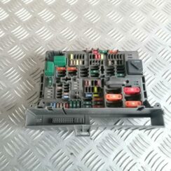 Drošinātāju bloks priekš BMW 123 E87 2008 BLACK