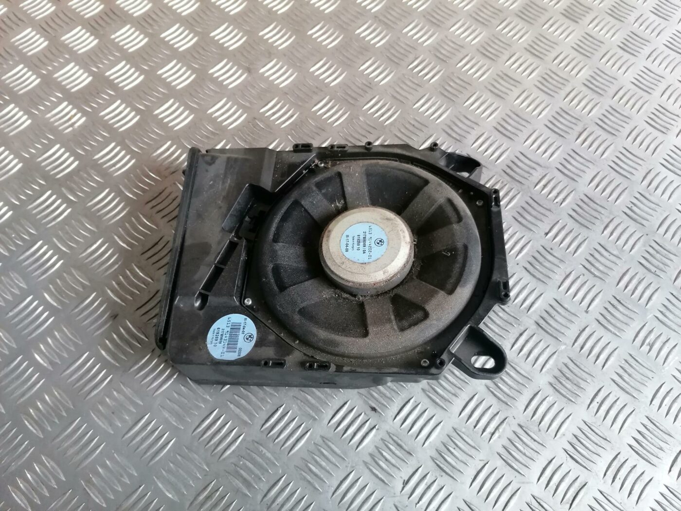 Skaļrunis (Sabvūferis) priekš BMW 123 E87 2008 BLACK 1 Skaļrunis (Sabvūferis) priekš BMW 123 E87 2008 BLACK