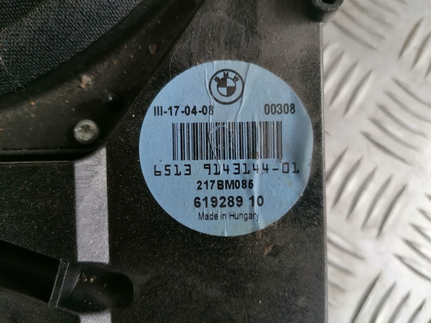 Skaļrunis (Sabvūferis) priekš BMW 123 E87 2008 BLACK 4 Skaļrunis (Sabvūferis) priekš BMW 123 E87 2008 BLACK