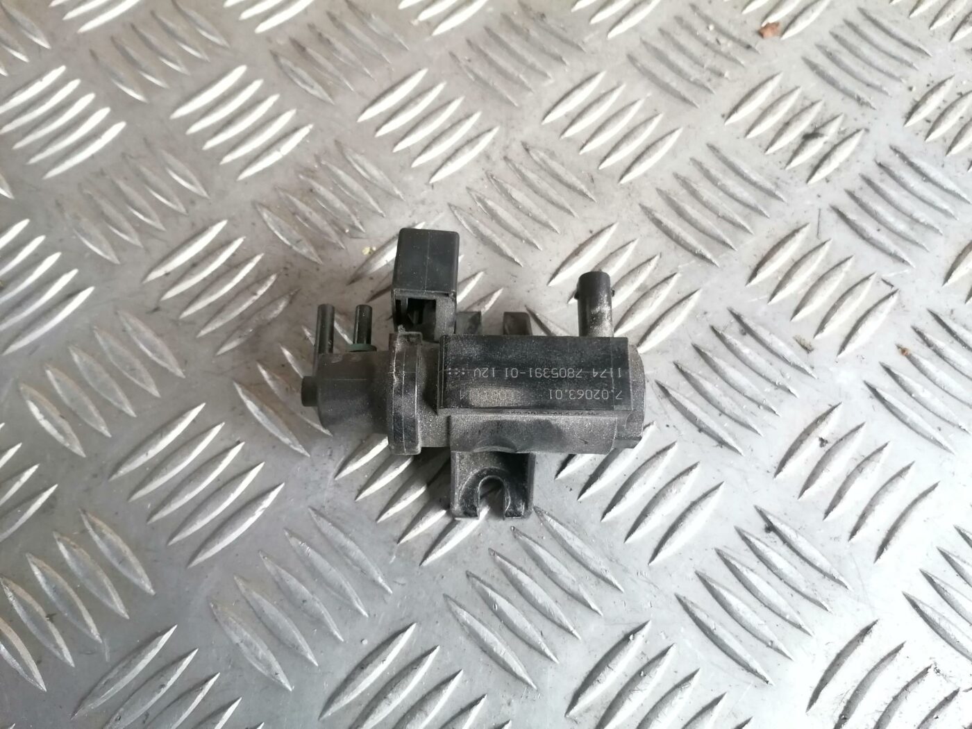 Solenoīda vakuuma vārsts priekš BMW 123 E87 2008 BLACK 1 Solenoīda vakuuma vārsts priekš BMW 123 E87 2008 BLACK